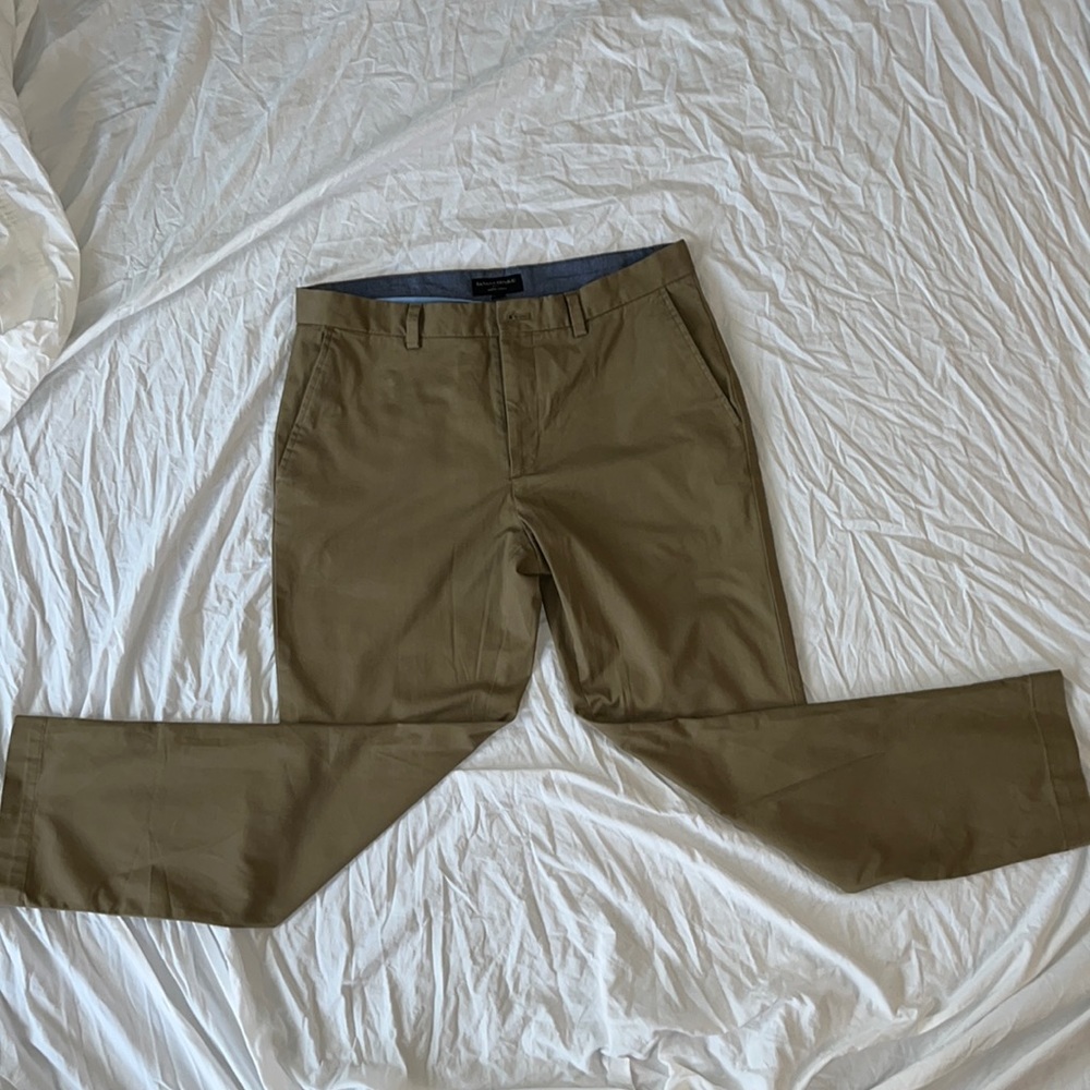 Banana Republic Khaki Chino Pants (34x30)